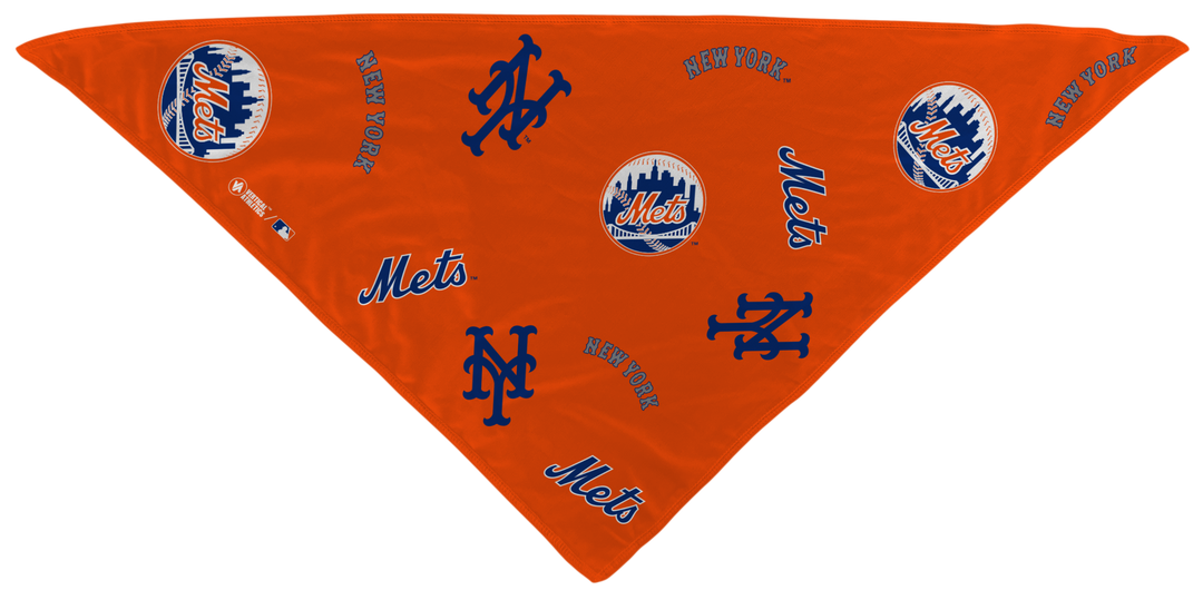 MLB New York Mets cooling triangle bandana with team logo all over. Made in USA, Vertical Athletics brand.